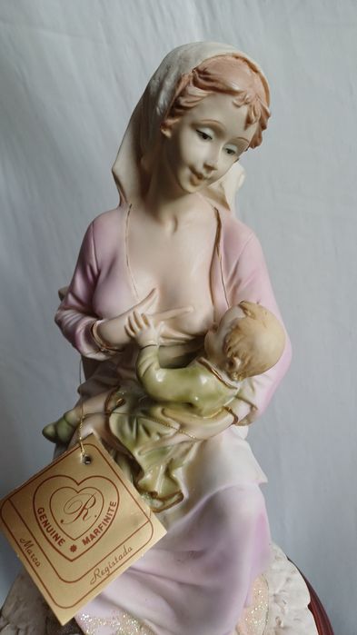 Peça de decoração portuguesa mãe com menino ao colo