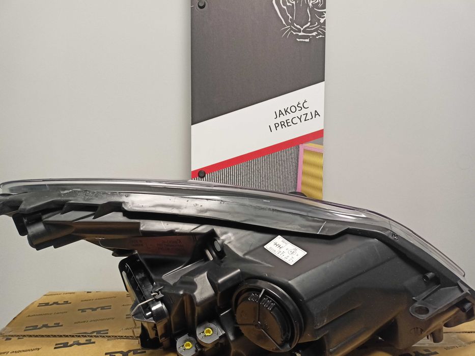 Opel Corsa D 11- Lampa/Reflektor przód lewy Czarny H7/H1