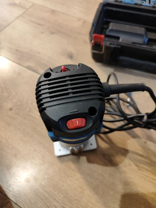 Frezarka ręczna Erbauer 710wat, rok produkcji 2025