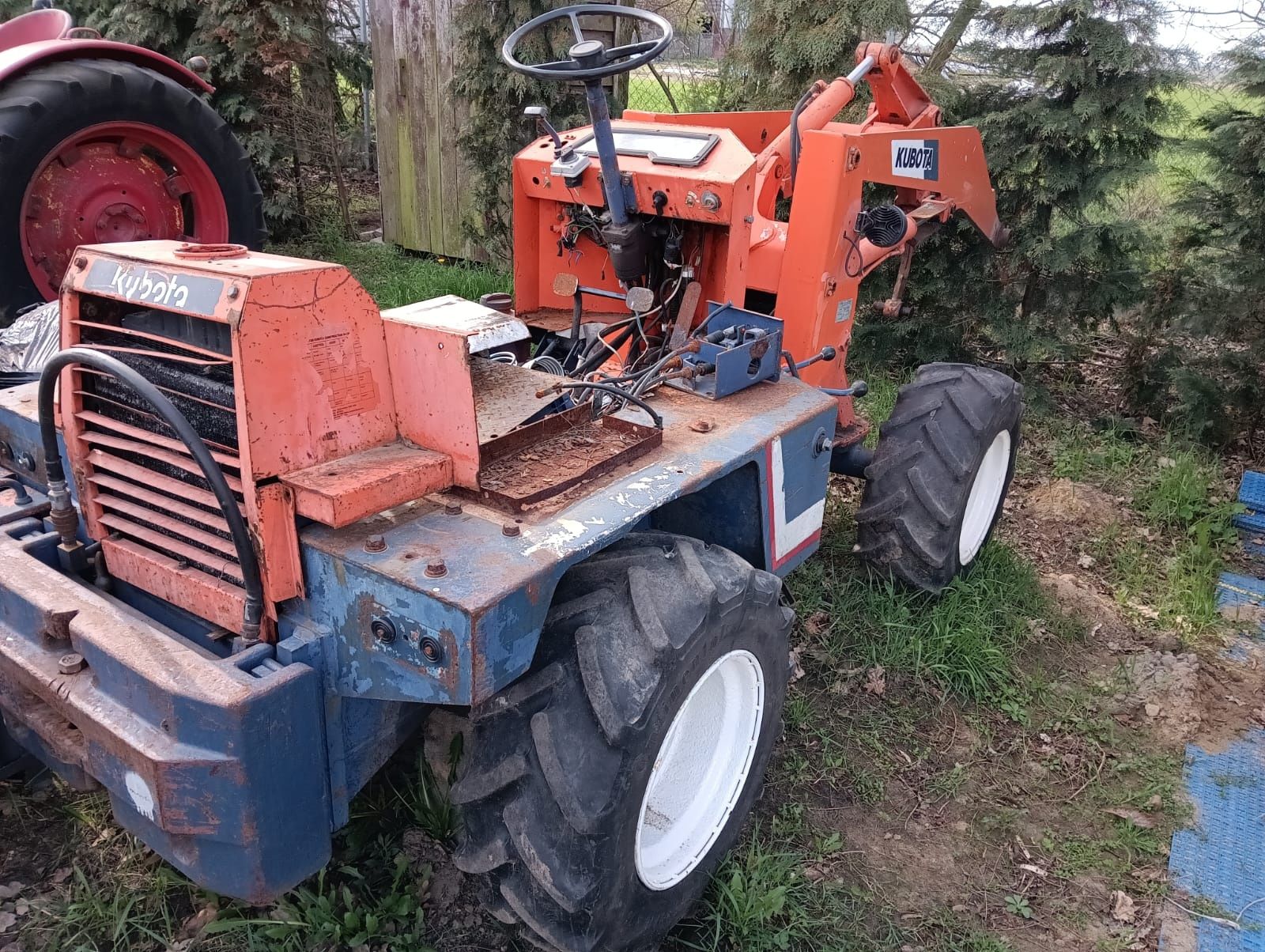 Ładowarka kołowa Kubota R410. Transport