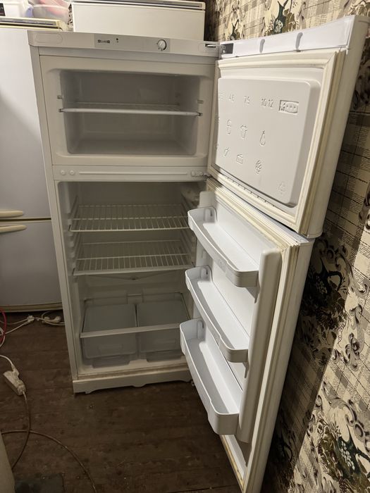 Продам холодильник в гарному робочому стані
