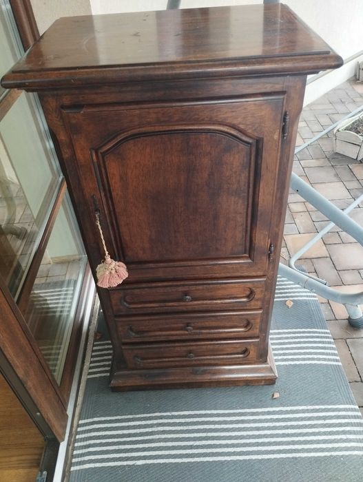 Sprzedam szafkę drewnianą