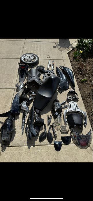 Honda sh . Пластик ,диски , приборка, аморти.