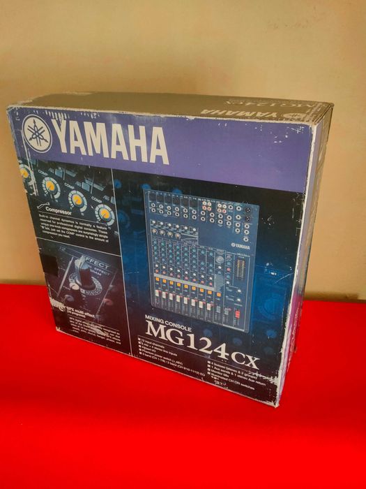 Mesa de mistura Yamaha MG124CX - como nova