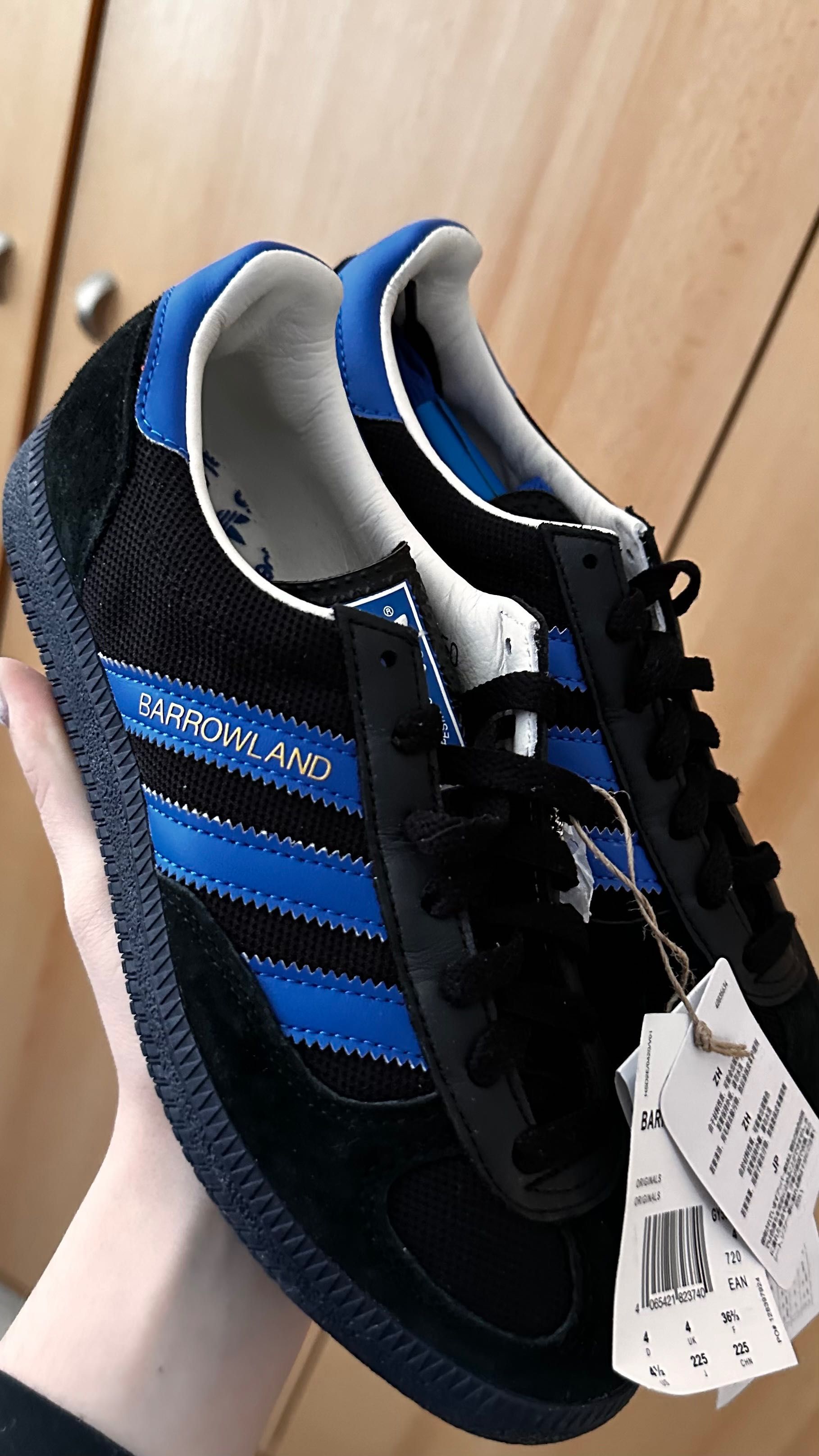 adidas Barrowland SPZL Black Night Navy
Rozmiar 36 2/3