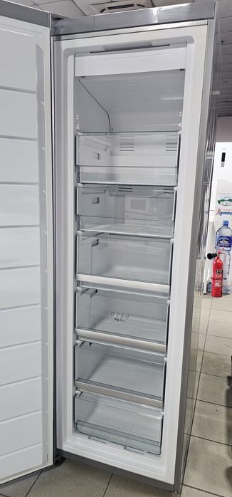 Морозильна камера хайсенс  1.85