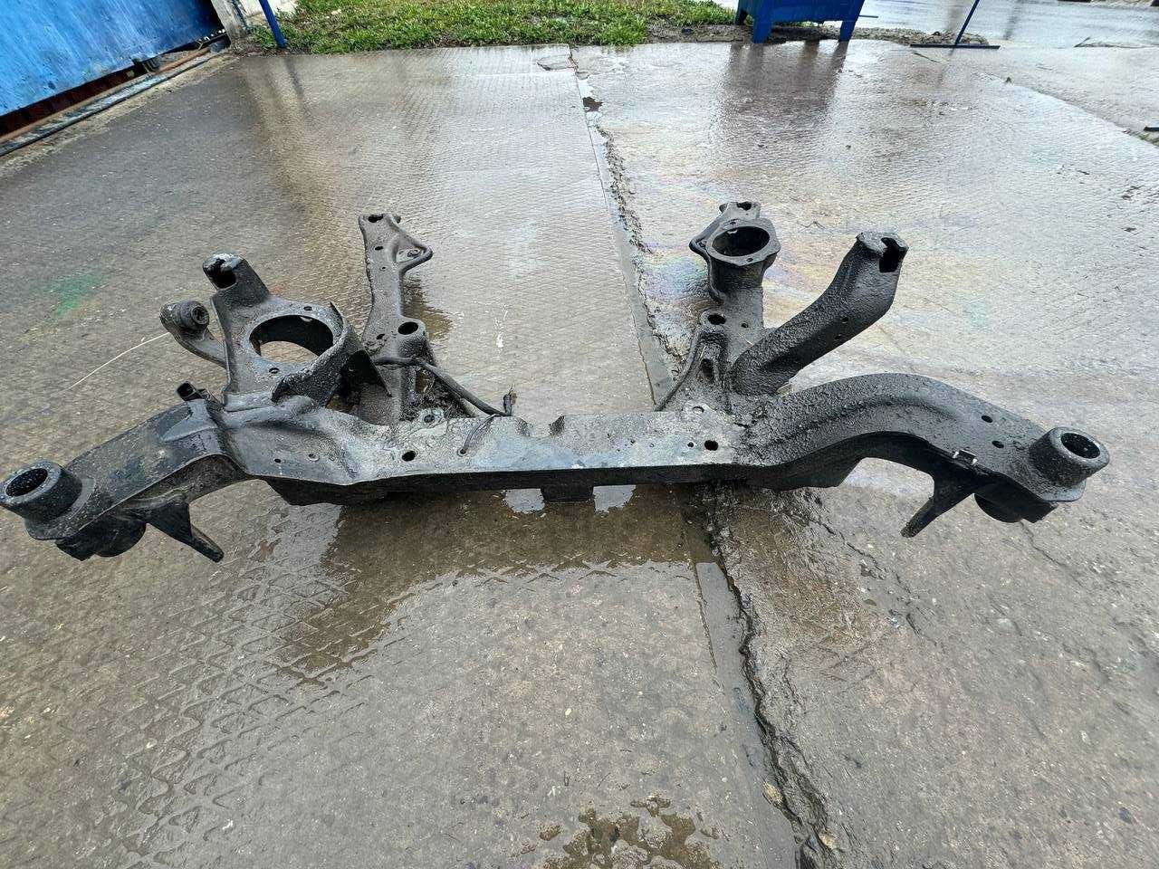 Передній Підрамник до BMW E60/E61 (4Х4)