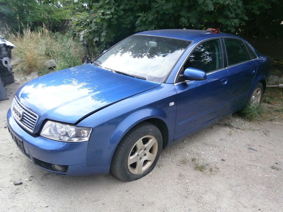 audi A4 B6 sedan zderzak tył tylni niebieski LZ5C