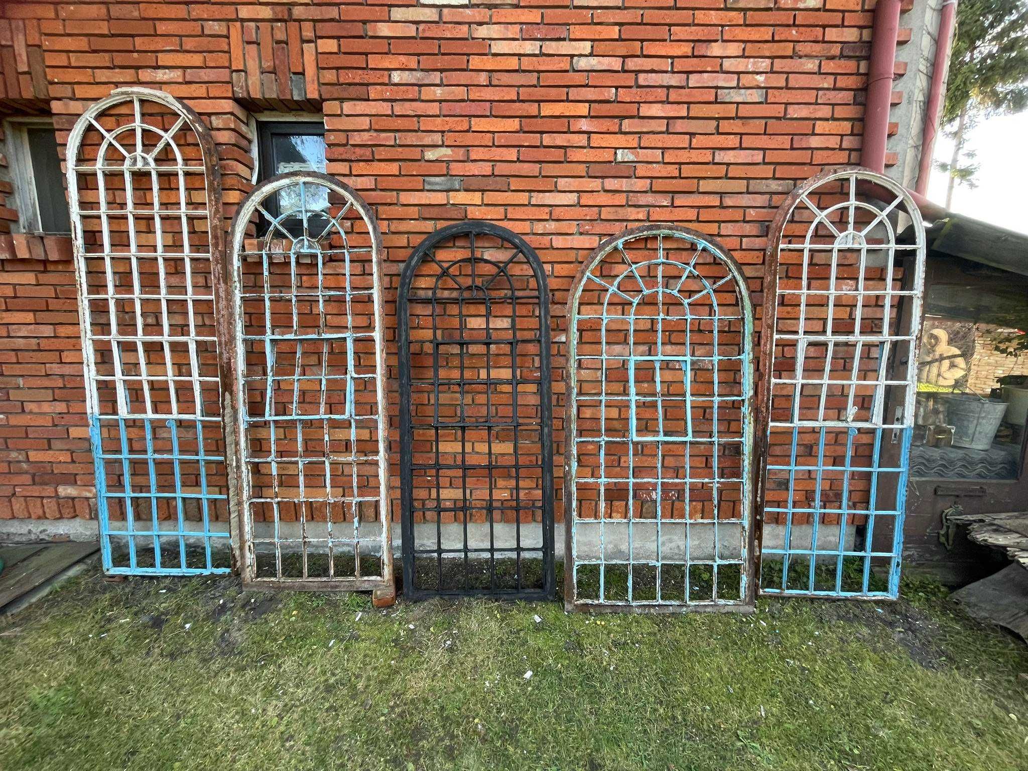 Stare  łukowe  rustykalne okna witrażowe żeliwne metalowe