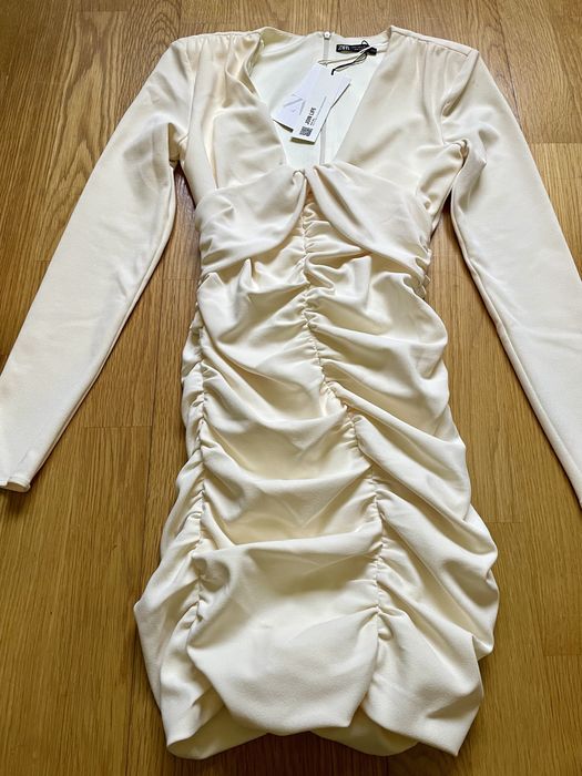 Vestido Justo Drapeado Zara