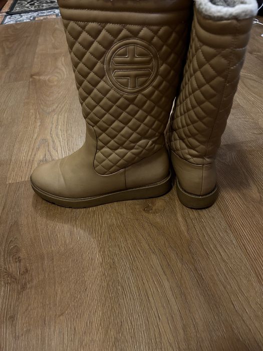 Коричневі чоботи