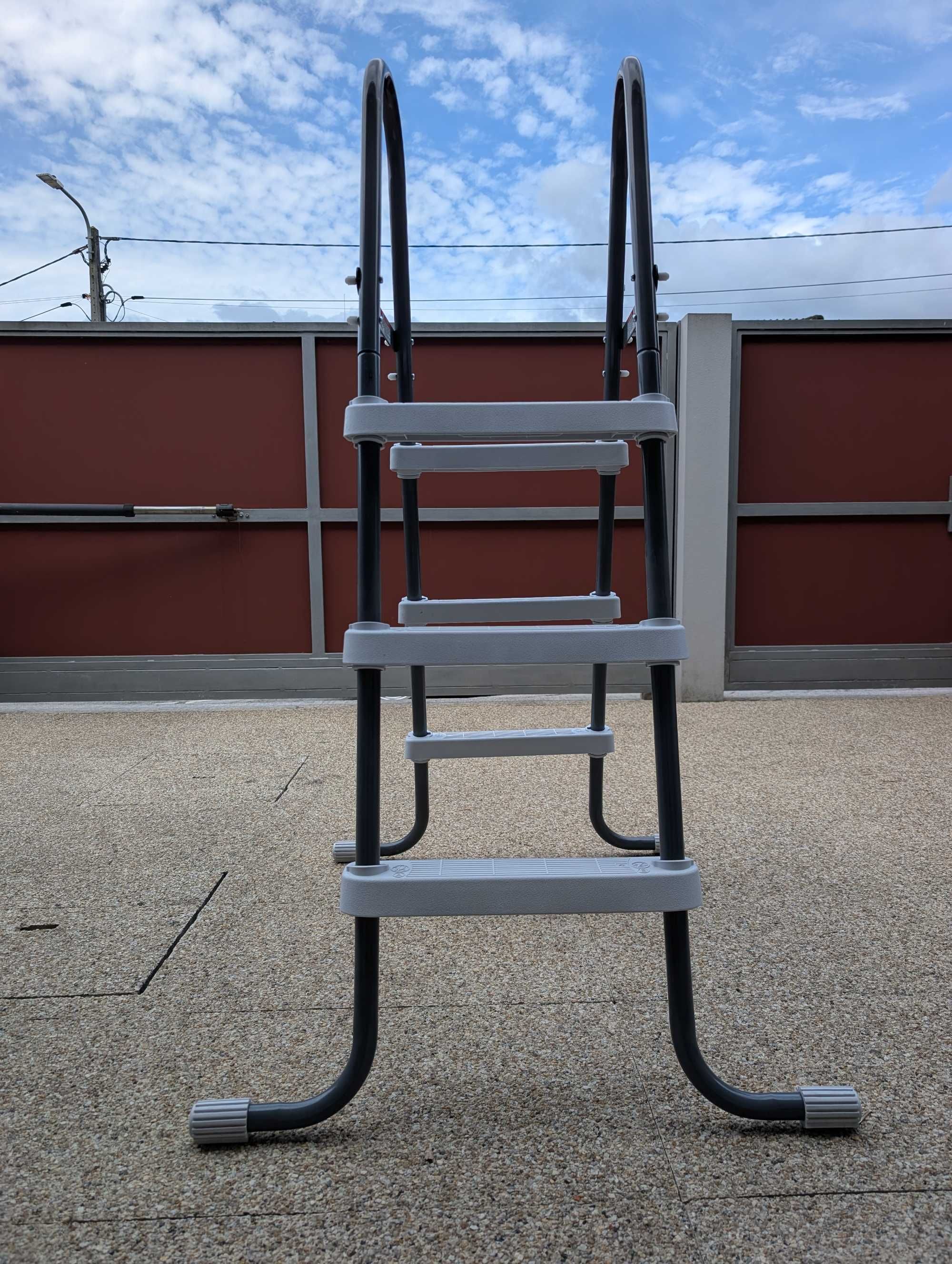 Escada para piscina INTEX