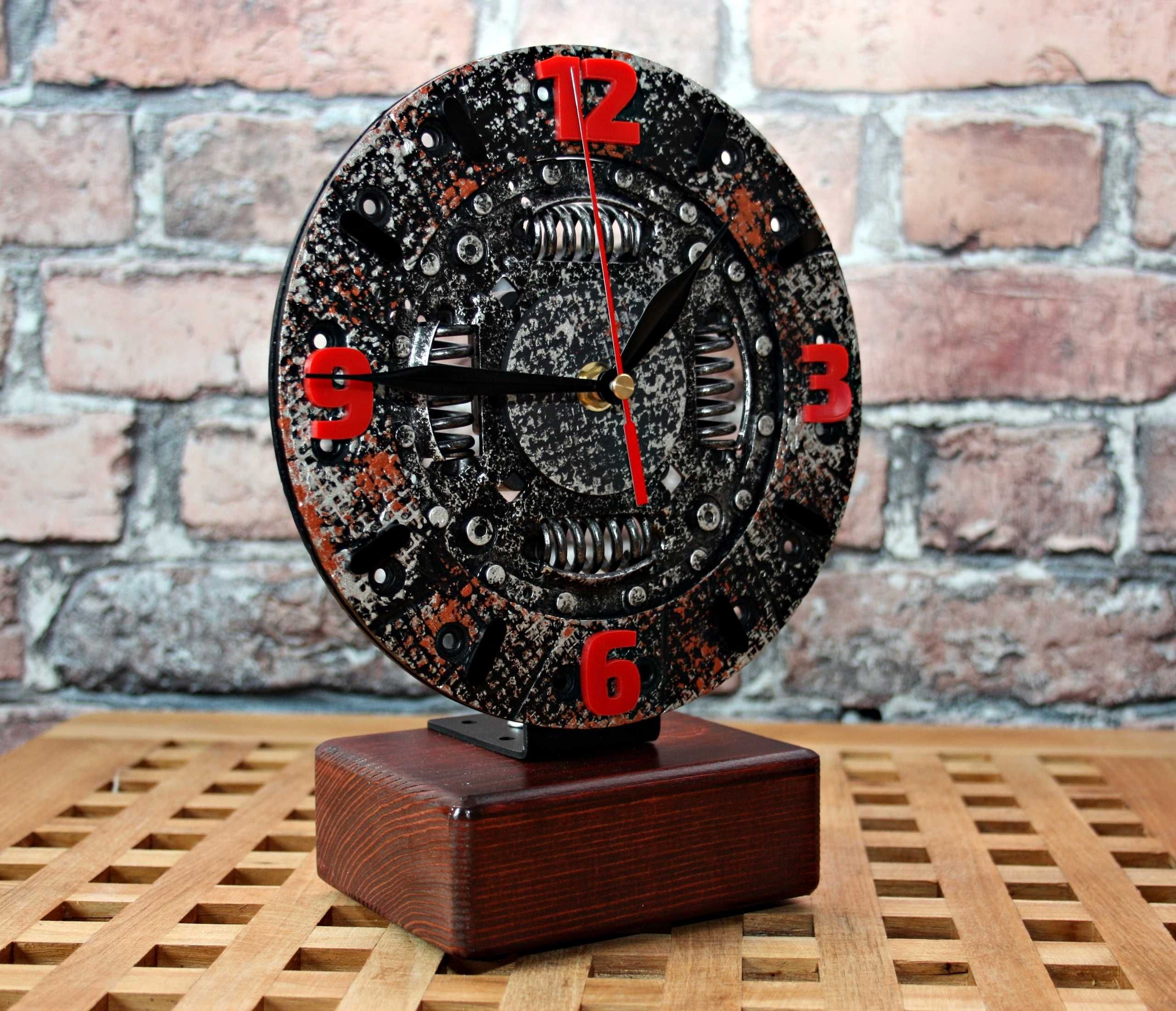Zegar stojący sprzęgło scrap metal art loft patyna