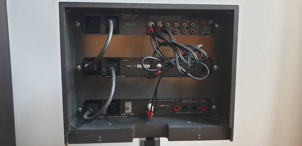 Amplificador Pré Sintonizador  Quad 306, 34, FM4 Colunas Monitor Audio