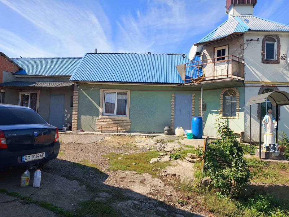 Продам терміново будинок з прибудовами.