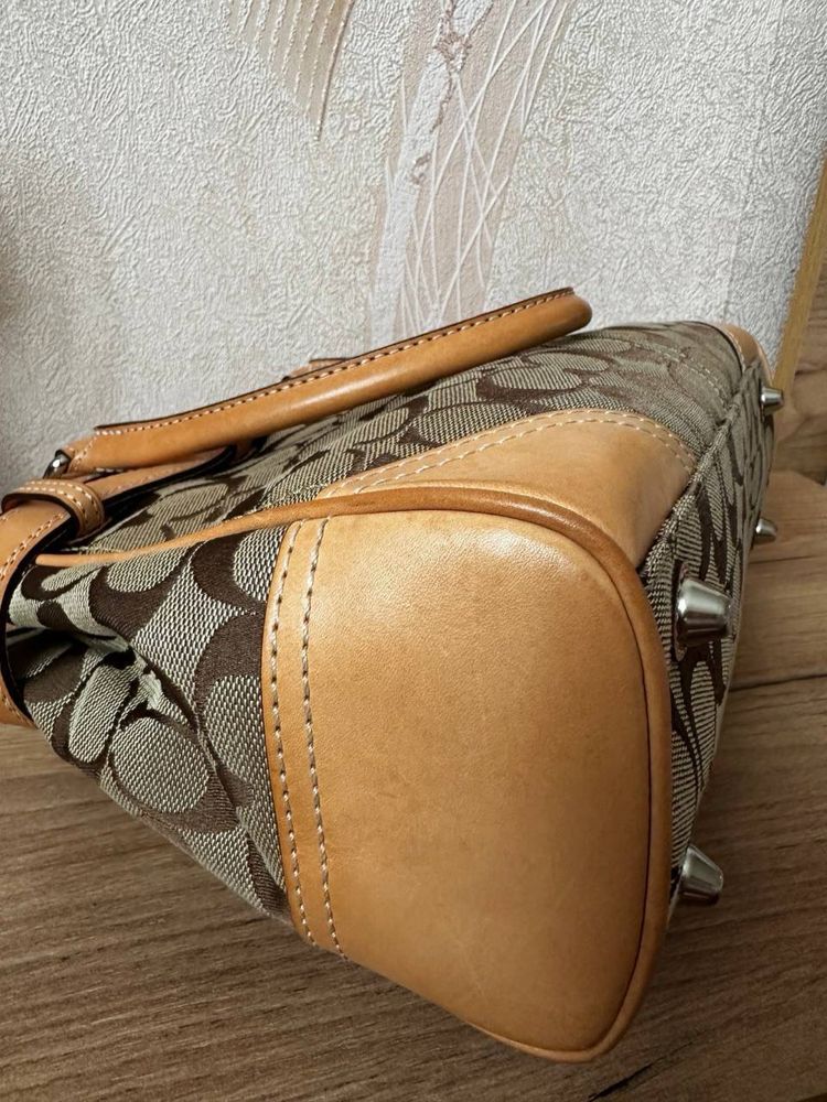 Сумка Coach з моногоамою і шкіряними деталями