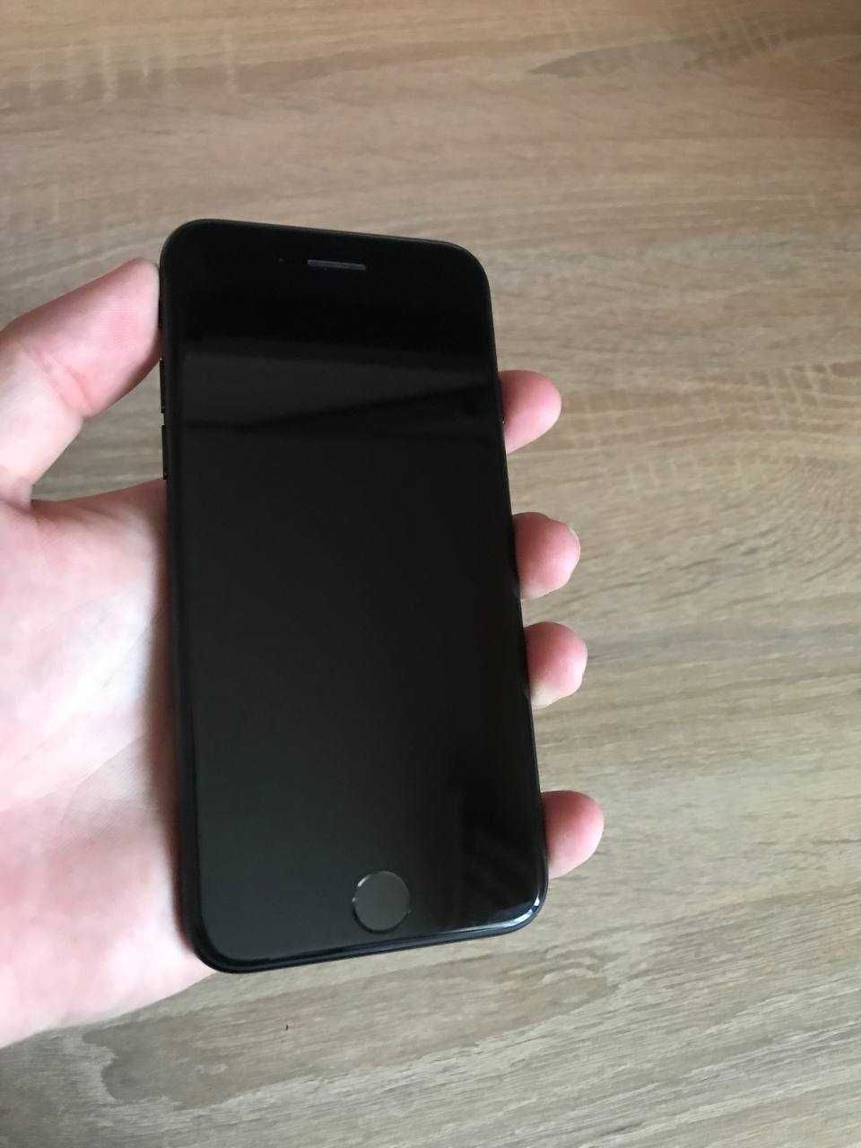 iPhone 7 на 32 gb Black Neverlock в хорошому стані