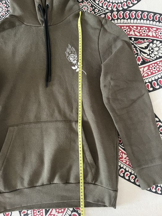 Sweatshirt verde seco estampada | Bershka (XS)