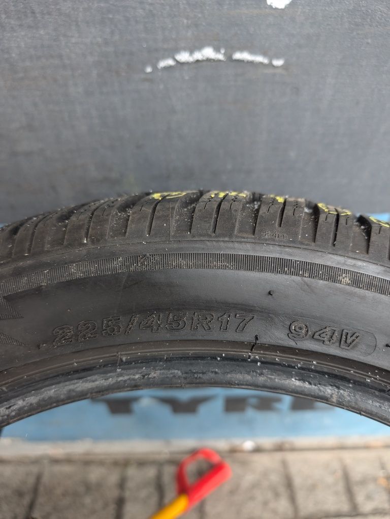 Комплект зимових шин Bridgestone 225/45 R17 225*45 17 Blizzak LM 005