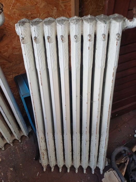 Zabytkowe ozdobne grzejniki żeliwne