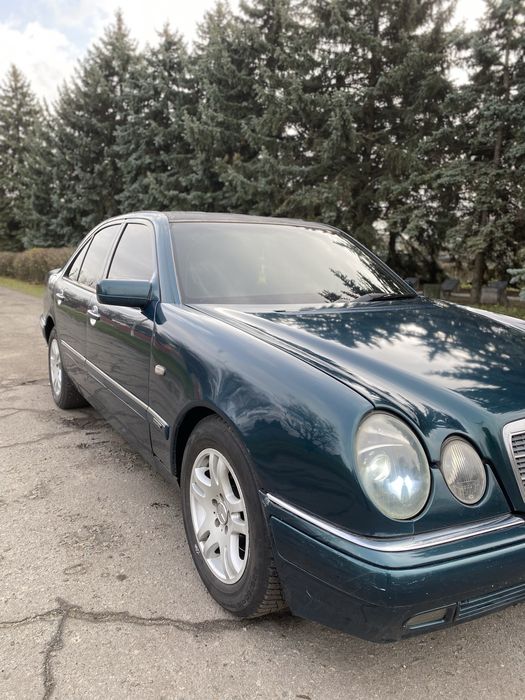 Продам мерседес W210 на полном уверенном ходу