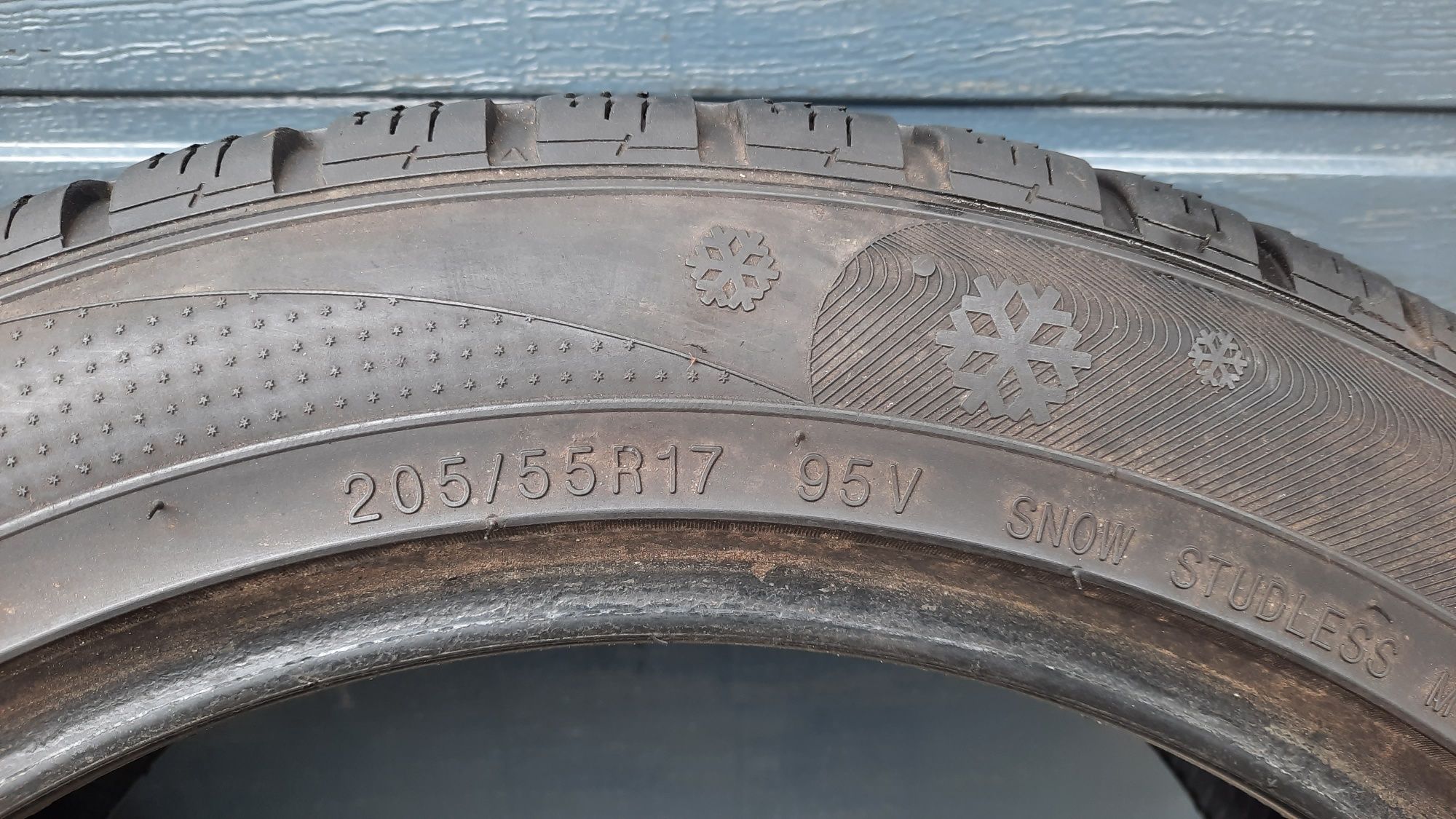 Kumho 205/55 R17 I'ZEN KW 27