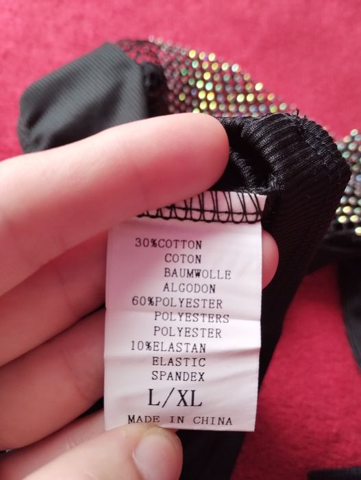 Czarna krótka bluzeczka długi rękaw, cyrkonie opalizujące