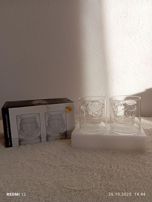 Szklanki z podwójnymi ściankami przedstawiające hełm zGwiezdnych Wojen