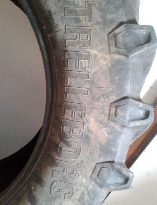 Opony Pirelli/Trelleborg TM 800(650/65 R 42*bliźniaki*bliźniacze)