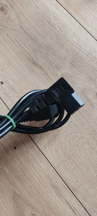 Kabel zasilający Schuko – IEC C13 (kątowe złącze), 1.8m