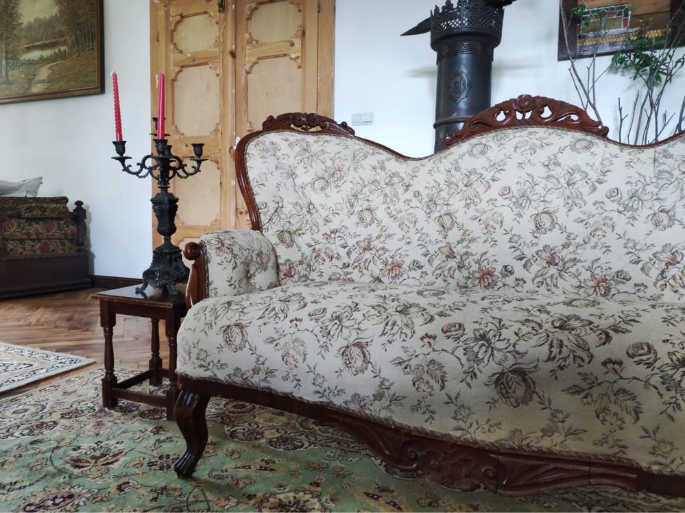 Stara zabytkowa sofa. Antyk.