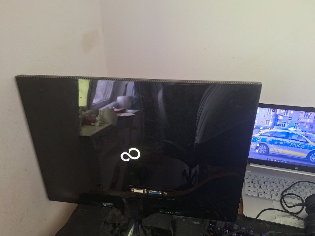 Monitor Fujitsu.