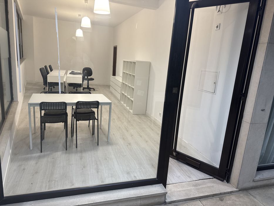 Aluga-se Espaço de coworking em Gaia junto ao Corte Ingles