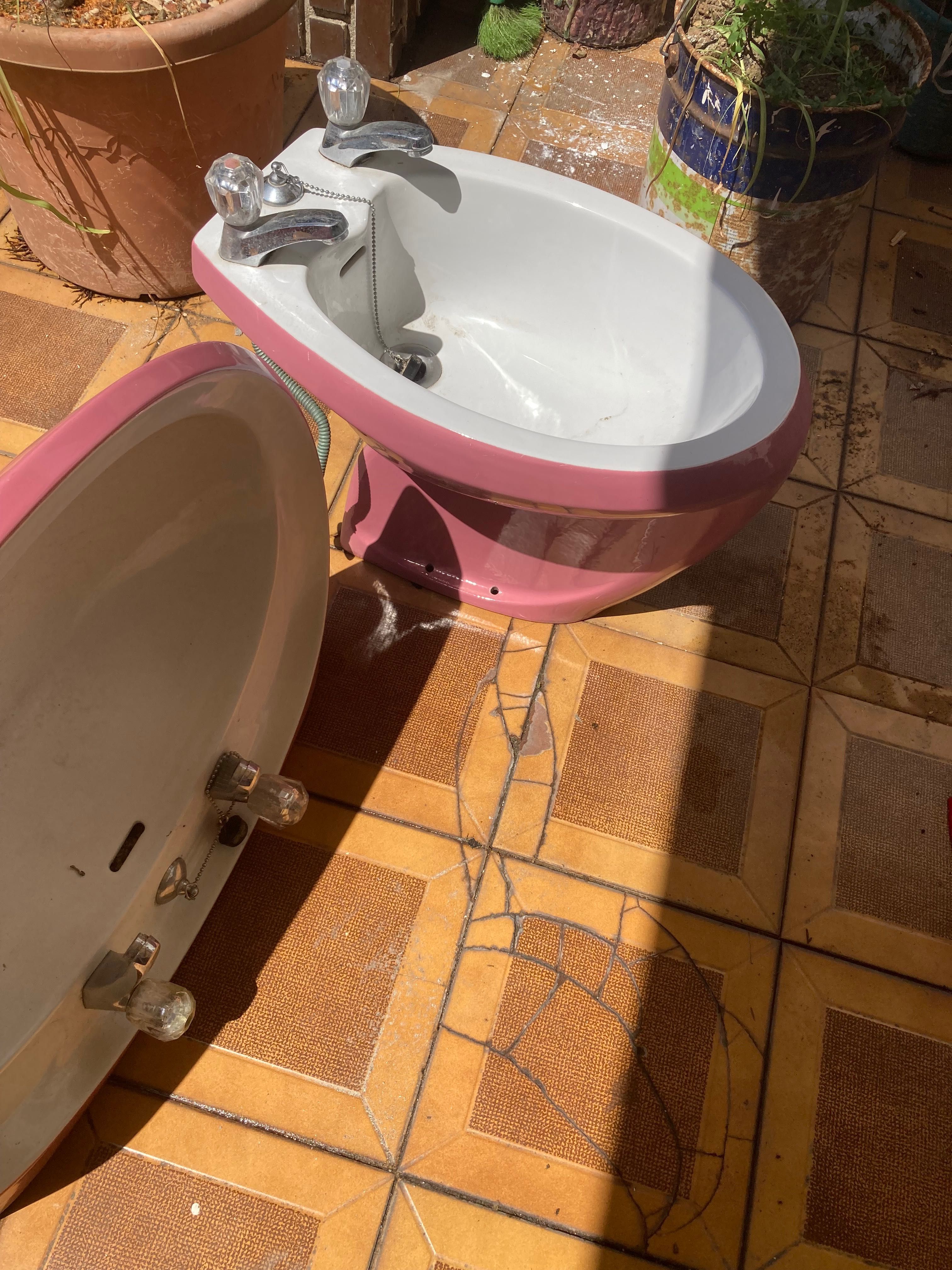 Sanitários vintage sacavém ( sanita, lavatório, bidé ) Rosa e branco