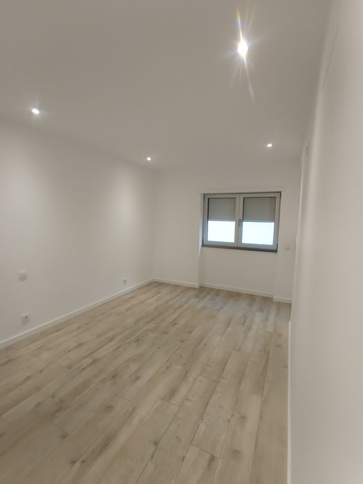 Apartamento T2 Renovado com Vista Única – Coimbra