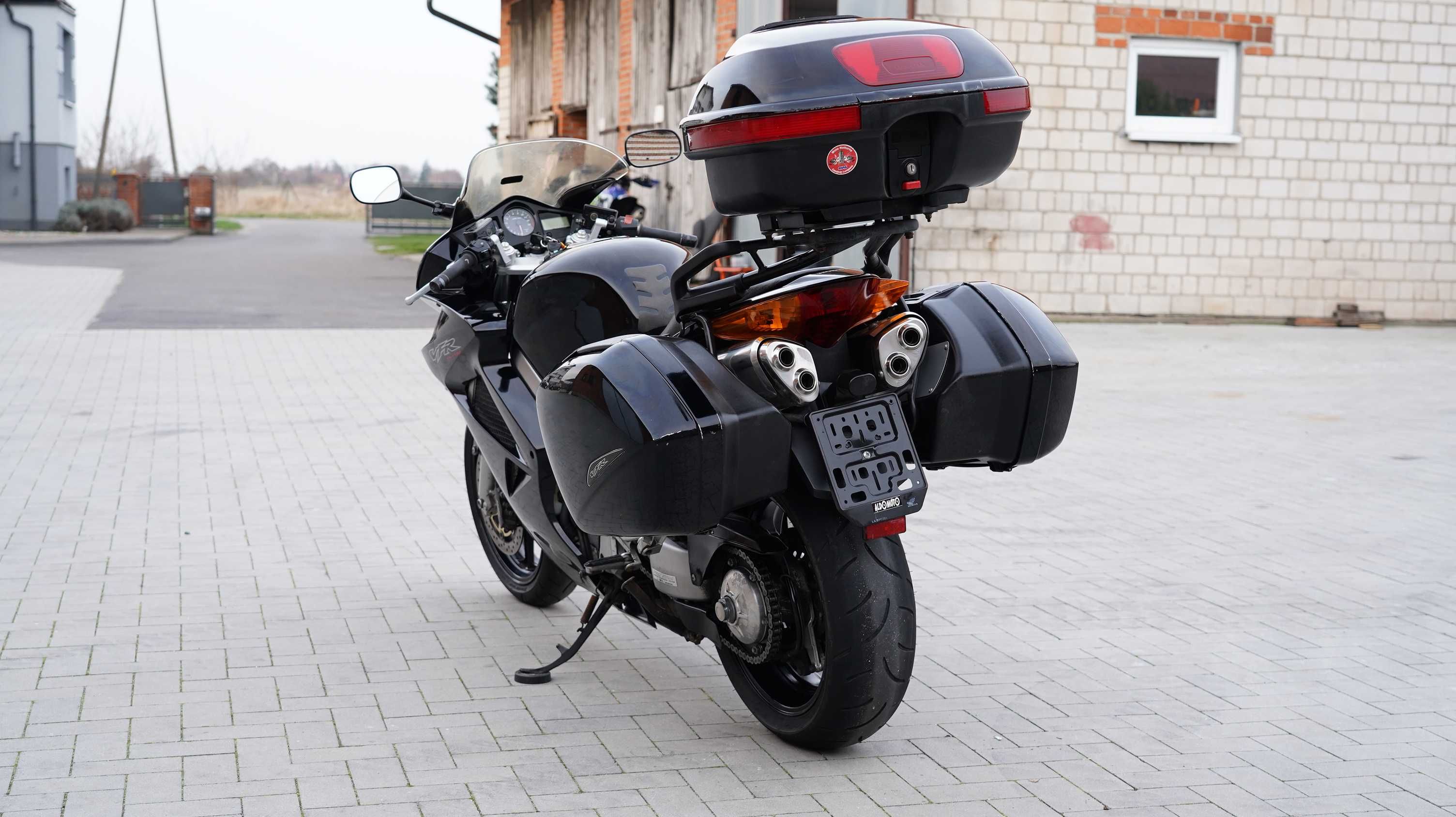 honda VFR 800  V-tec  -- 03r  -- Fabryczne kufry