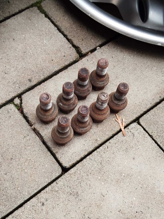 koła: felgi 13'' 4x98 Fiat + opony zimowe 155/80 R13 + kołpaki + śruby