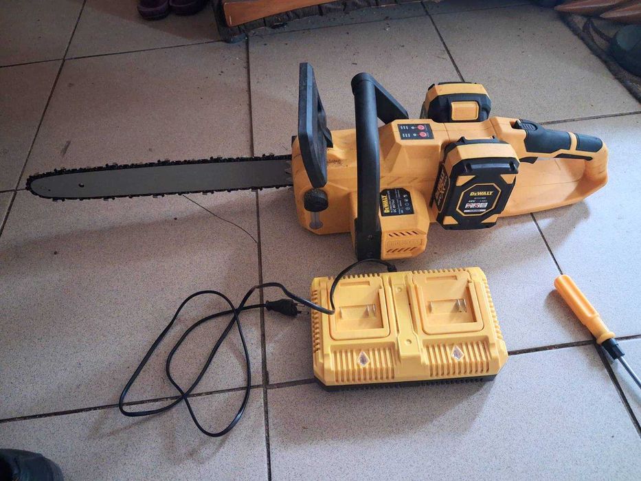Пила ланцюгова акумуляторна безщіткова DeWALT DCM575X2