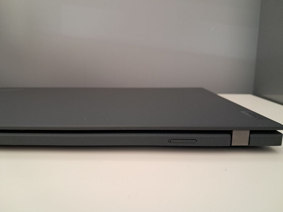 Lenovo ThinkPad T14s Gen 2 I7-1185G7 3.0GHz/ 32GB RAM/ 512GB ssd