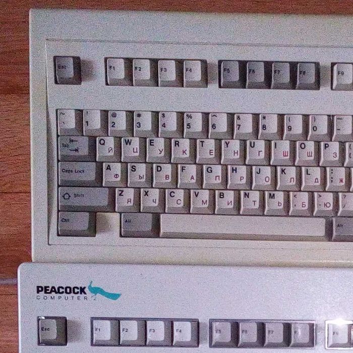Раритетная ретро белая клавиатура PC AT XT Aquarius Peacock