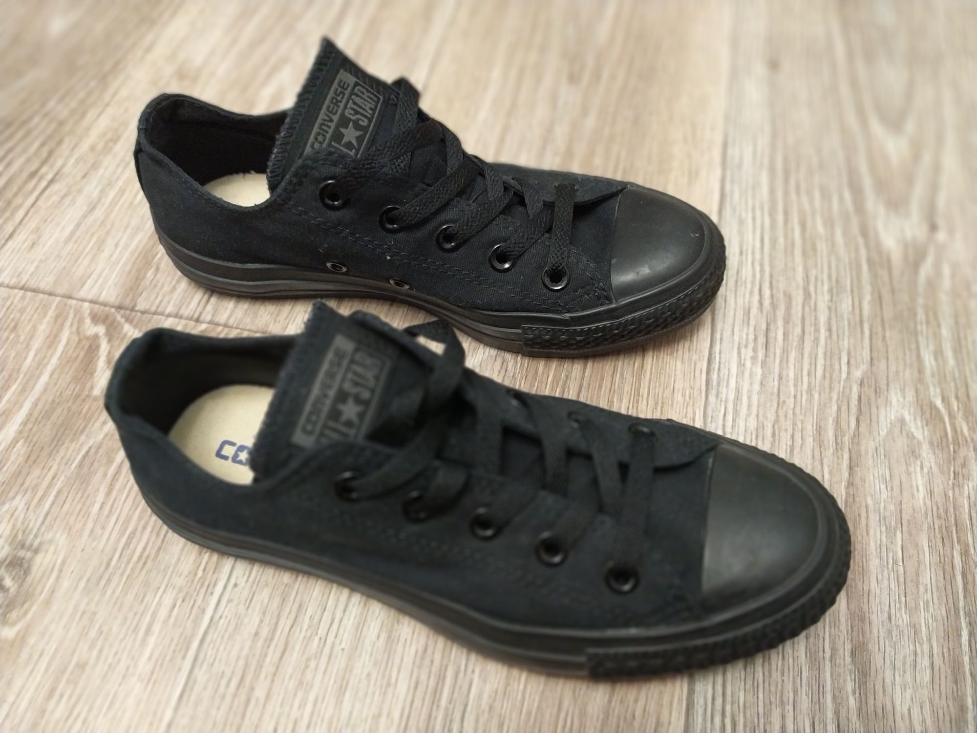 Converse Monochrome