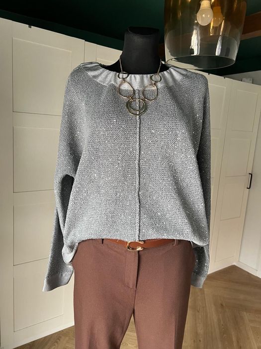 Szary sweter ze srebrnymi cekinami rozmiar 44 XXL marki Monnari