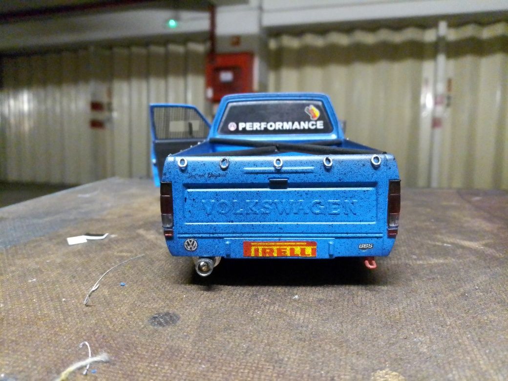 1/18 VW Cady totalmente modificada