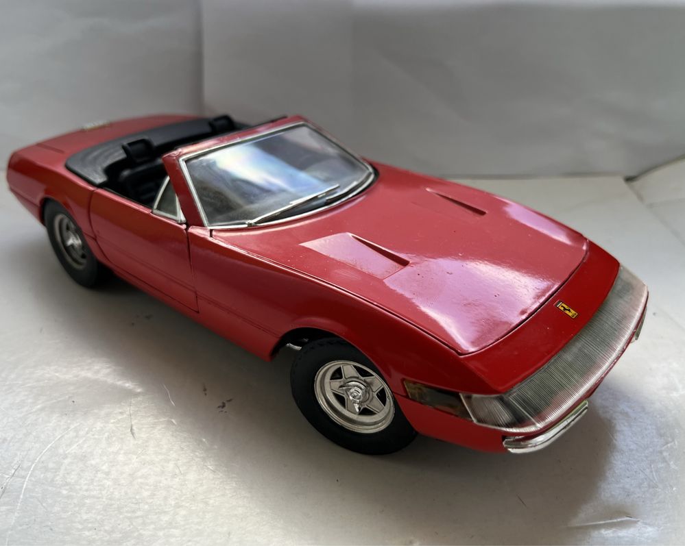 Model samochodu w skali 1:18 Ferrari 365 GTS-4 Daytona Majorette