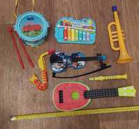 Музичні інструменти: скрипка, гітара, труба, барабан Пеппа