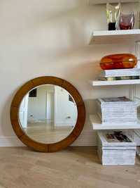 Okrągłe lustro w drewnianej ramie- fazowane