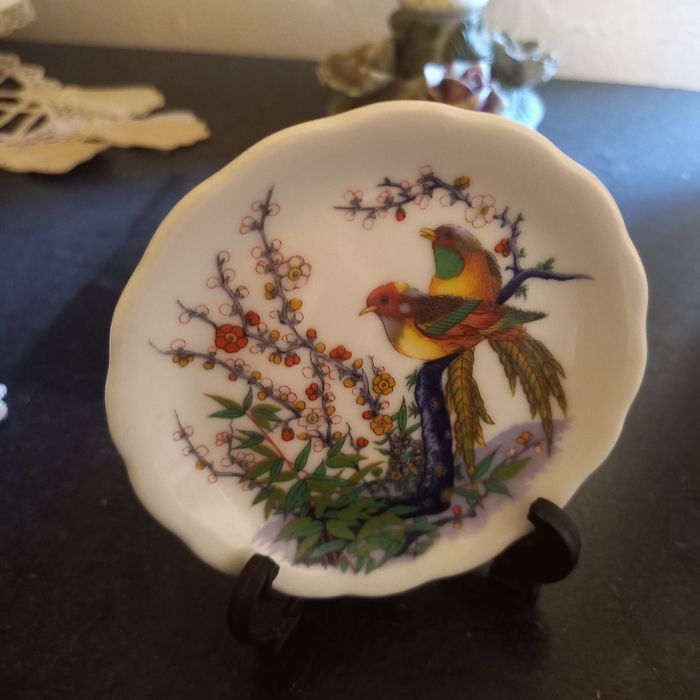 Tigela chinesa e pratos decorativos