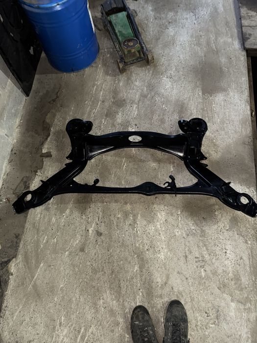 Задній підрамник/балка Mercedes Benz W124 седан/універсал розборка