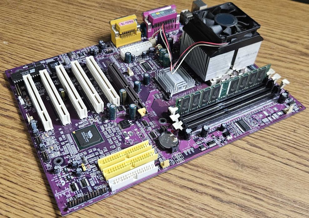 Płyta główna Soltek Sl-75FRV+Athlon 2200+1GB RAM+chłodzenie RETRO