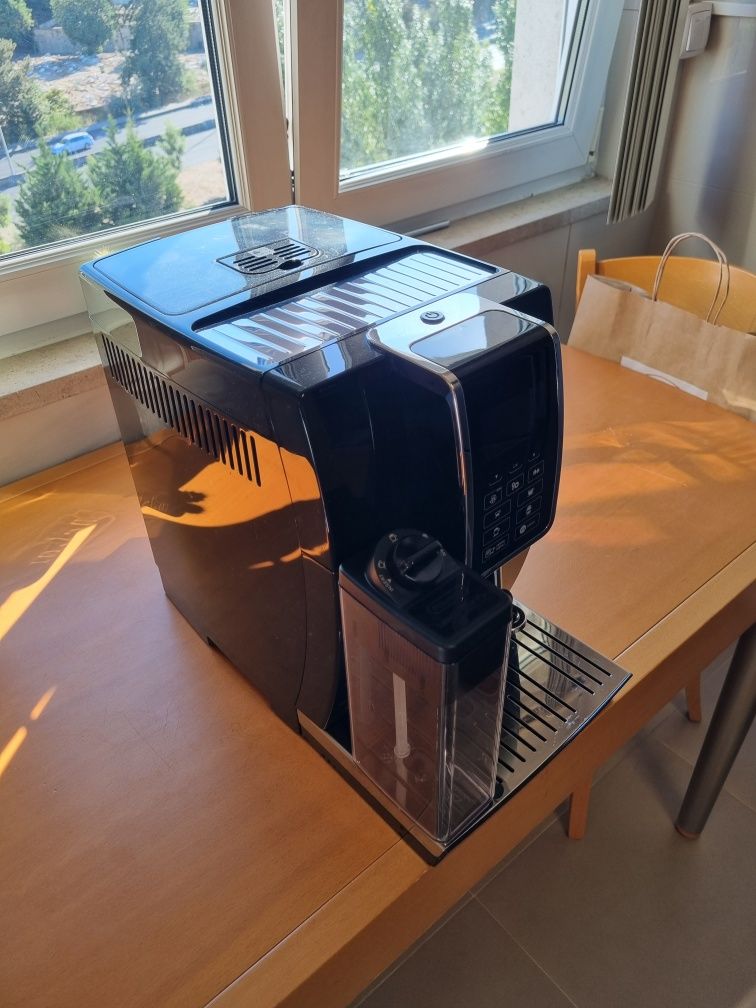 Máquina de Café Premium DELONGHI Dinamica ECAM350.55.B